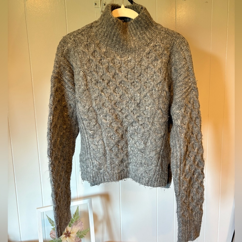 Abercrombie & Fitch Gray Sweater